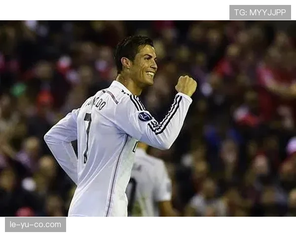 维尼修斯与本泽马默契再燃，联袂献上精彩表现