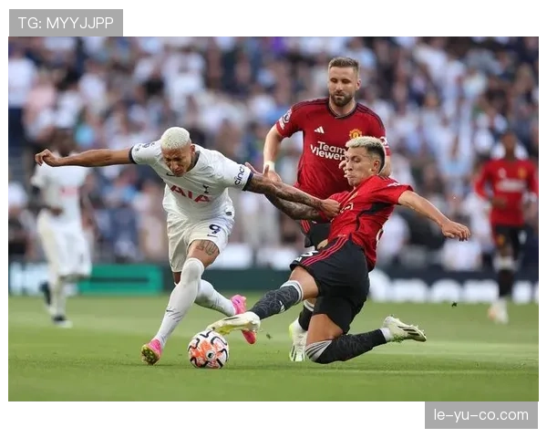 利桑德罗凶猛防守筑起钢铁防线，助球队后防稳如磐石