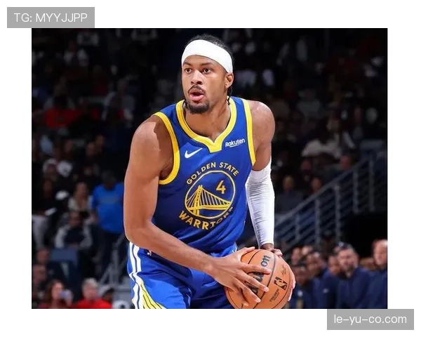 阿什利·扬边路风格解析：攻防兼备与战术适应性持续提升