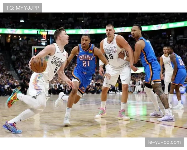 穆雷无球跑动制造错位，高效输出改变掘金进攻结构