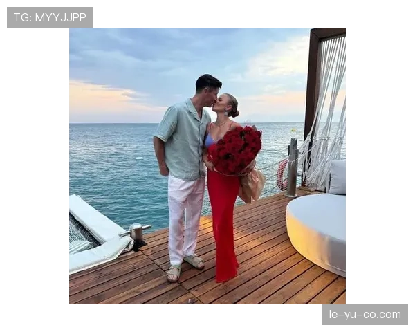 莱万训练完回家还要给老婆交手机？